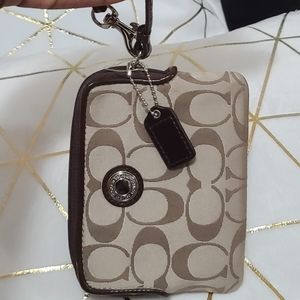 Coach ~ Cutie Wristlet